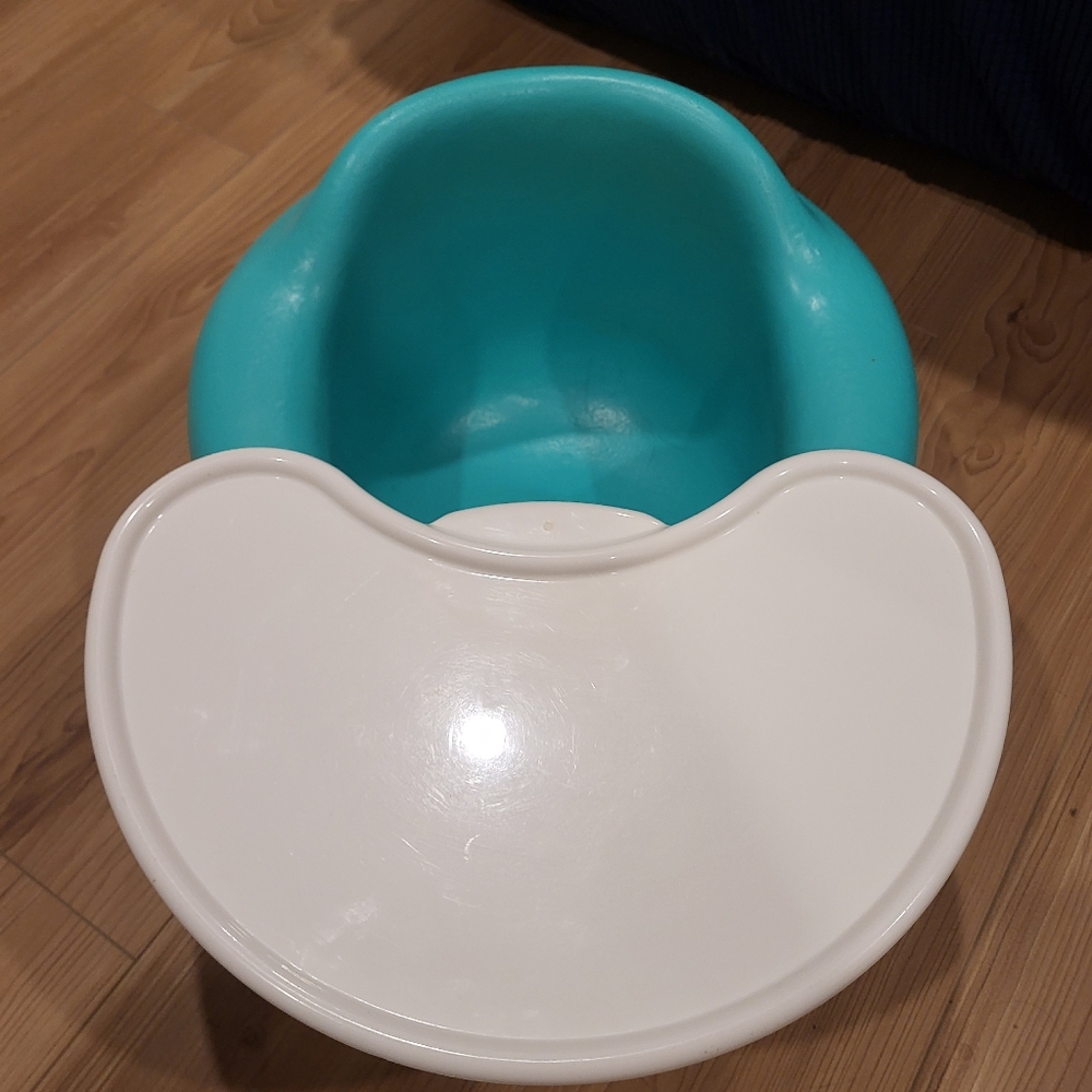 Bumbo seat with tray